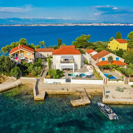 Olive Bay Sutomiscica
