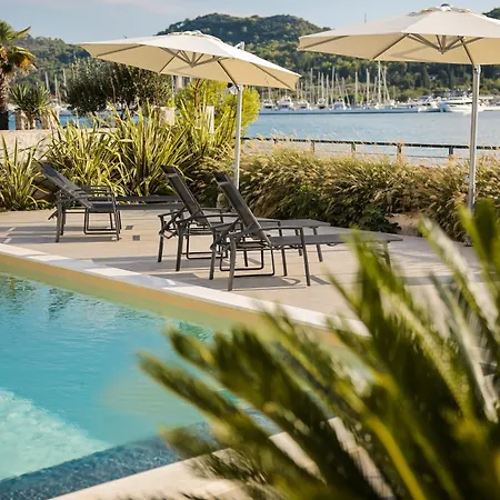 Olive Bay Willa