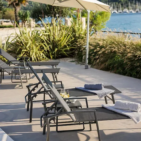 Villa Olive Bay