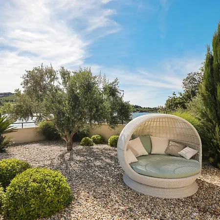 Villa Olive Bay