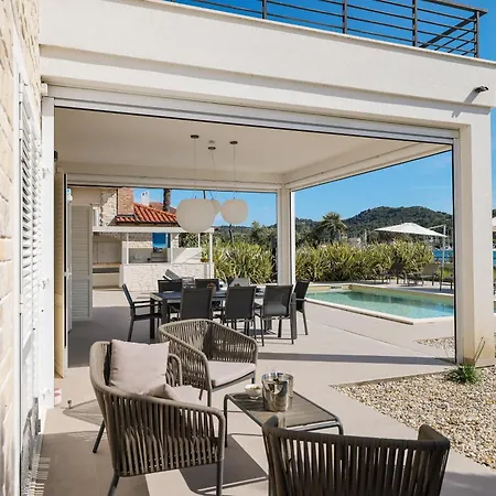 Villa Olive Bay Sutomiscica