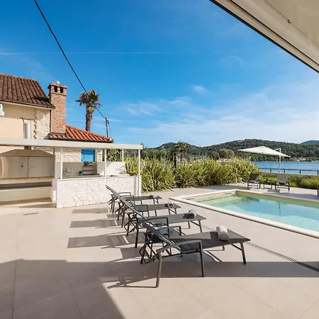Olive Bay Villa Sutomiscica
