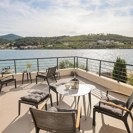 Olive Bay * Sutomiscica