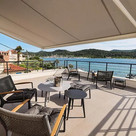 Olive Bay * Sutomiscica